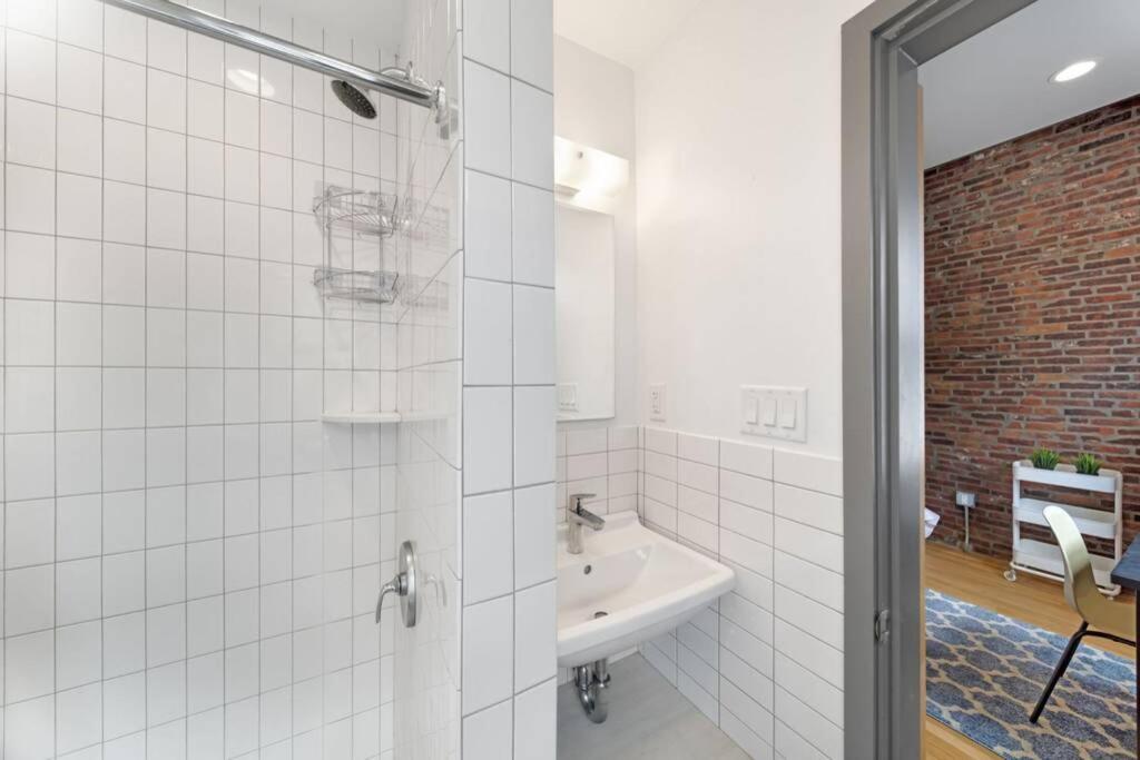 Simple Furnished Studio In The Heart Of Boston Esterno foto