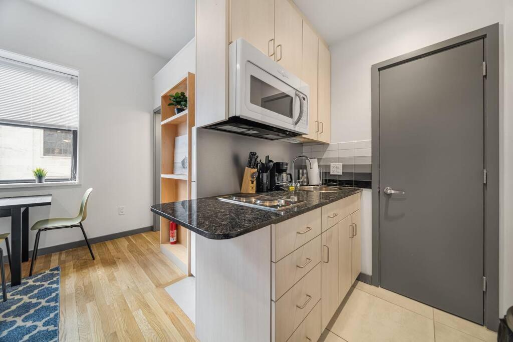 Simple Furnished Studio In The Heart Of Boston Esterno foto